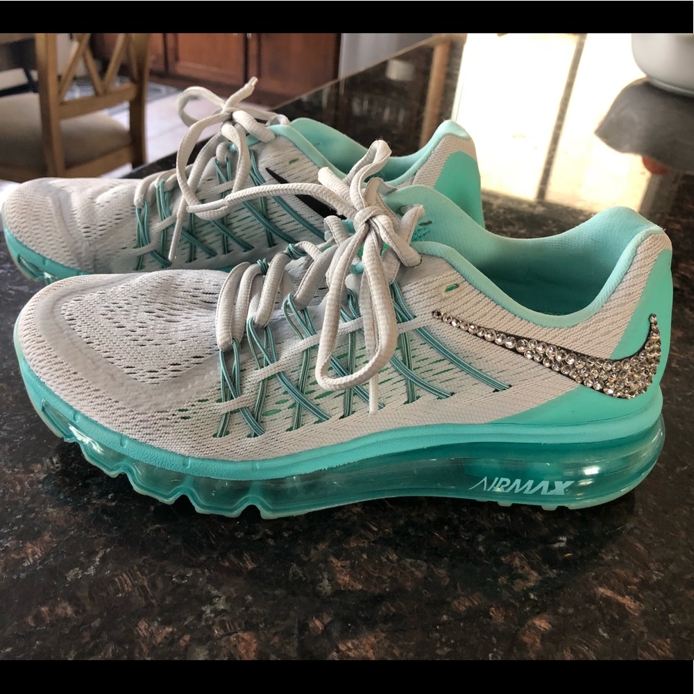 Nike AirMax SIZE 7.5 (Fits like an 8)